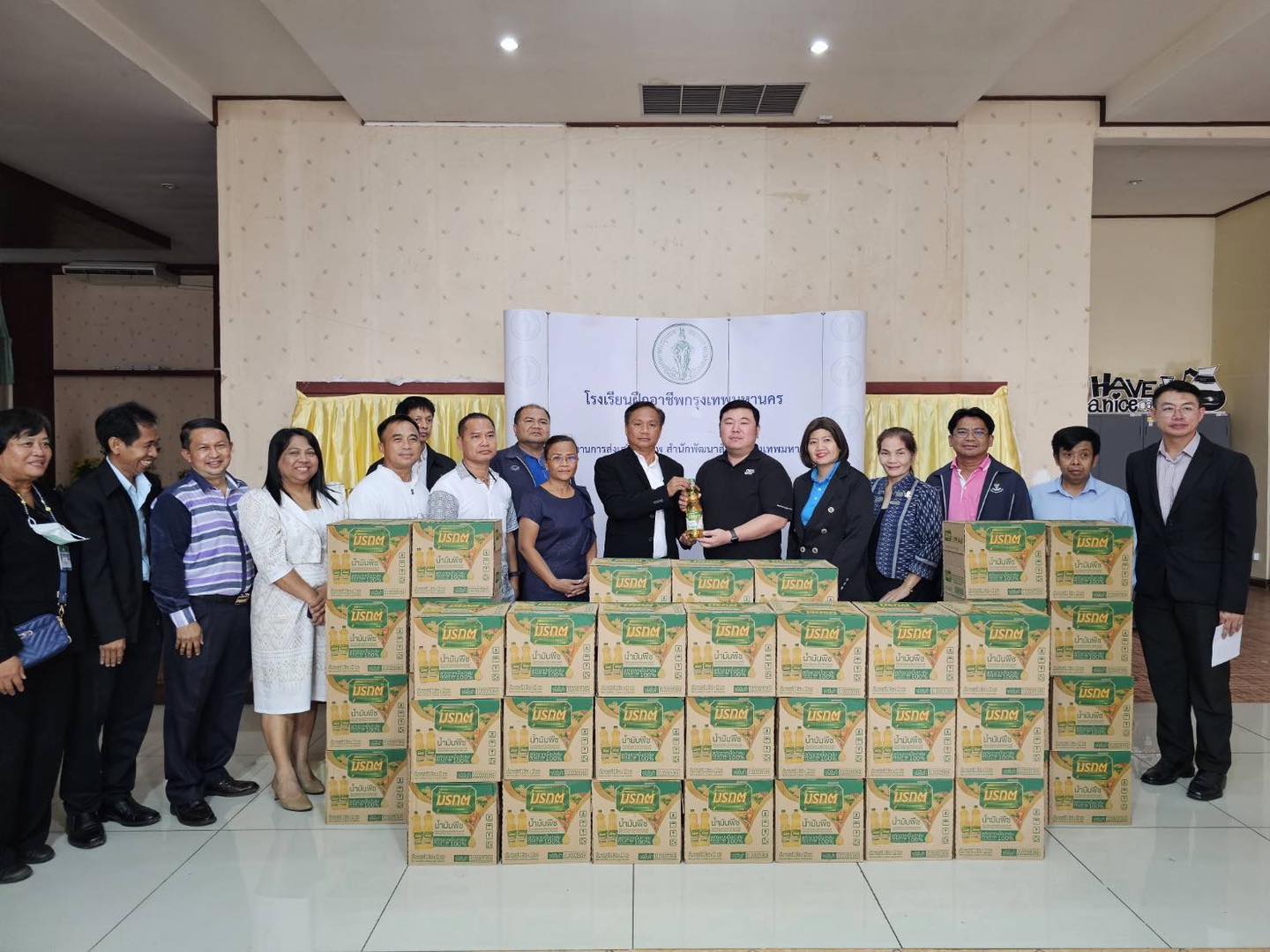 Sime Darby Oils Morakot Public Company Limited has supported Morakot vegetable oil to the BMA Vocational Training School.